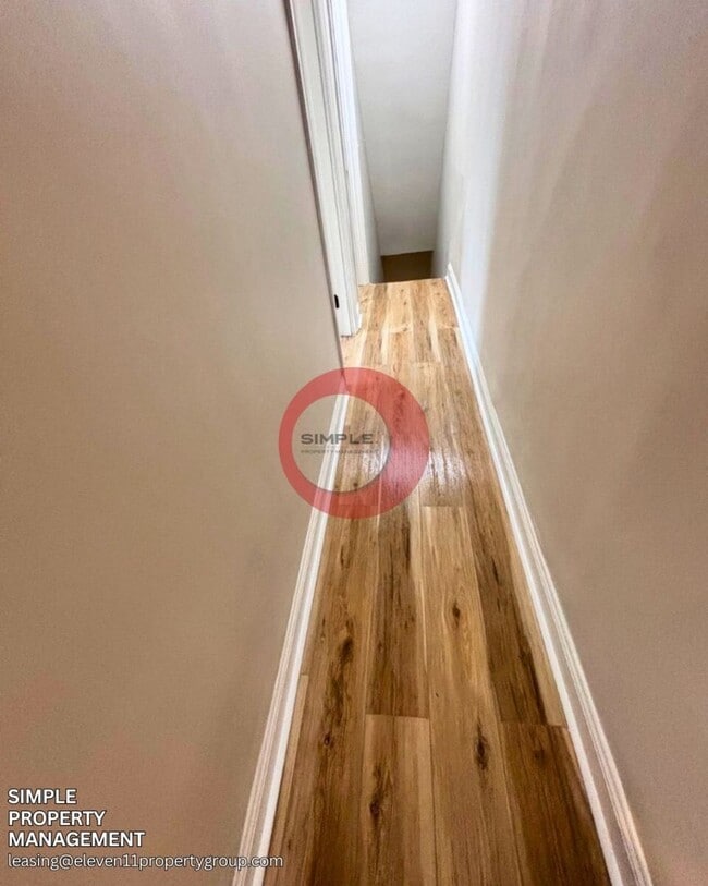 Building Photo - Massive 5 bedroom 1 bath house with fence in yard