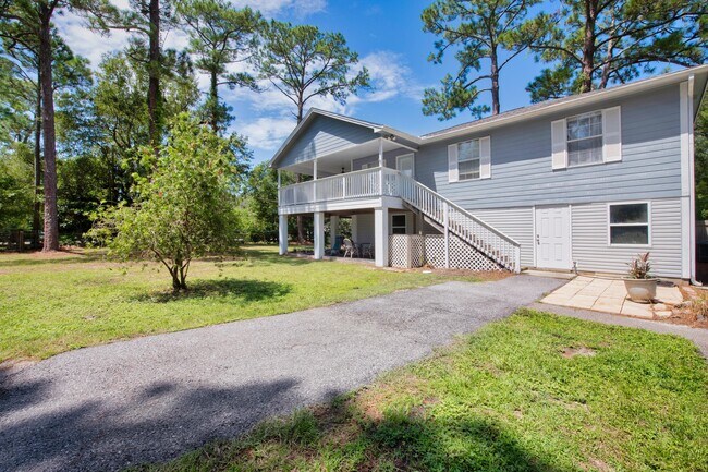 Building Photo - 5230 Soundside Dr