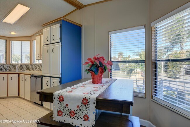 Building Photo - 561 Dolphin Cir