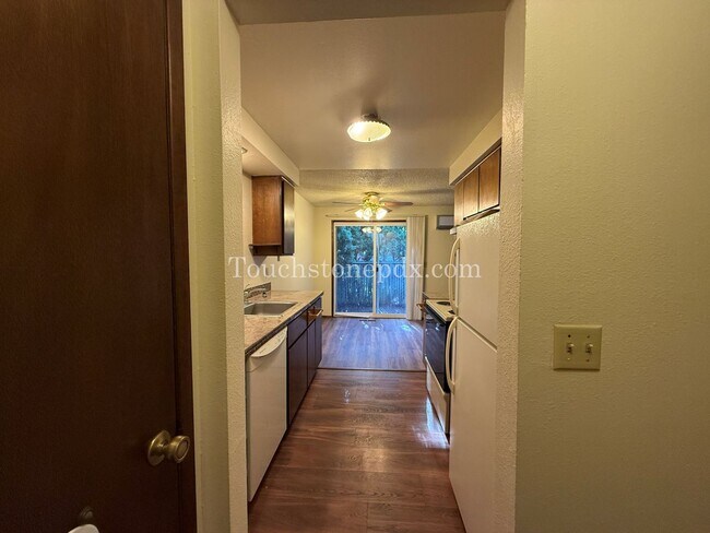 Building Photo - Updated 2BD/1BA Duplex w/ Mini-Split HVAC + Off-Street Parking