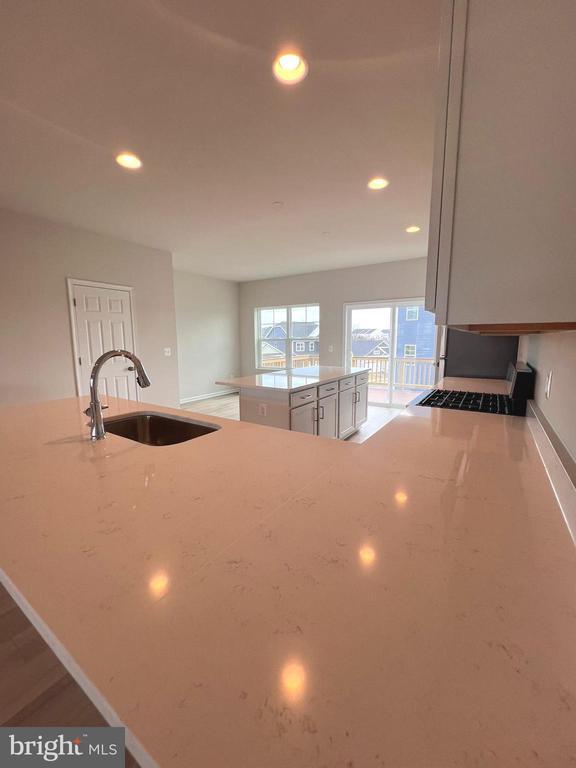 Building Photo - 102 FLAXEN MANE Ct