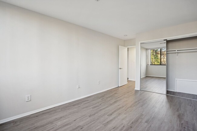 Building Photo - beautifully updated 1-bedroom, 1-bath condo