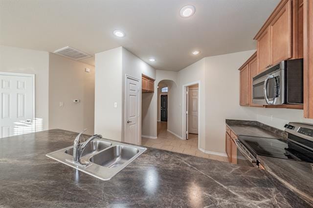 Building Photo - 643 Alexander St