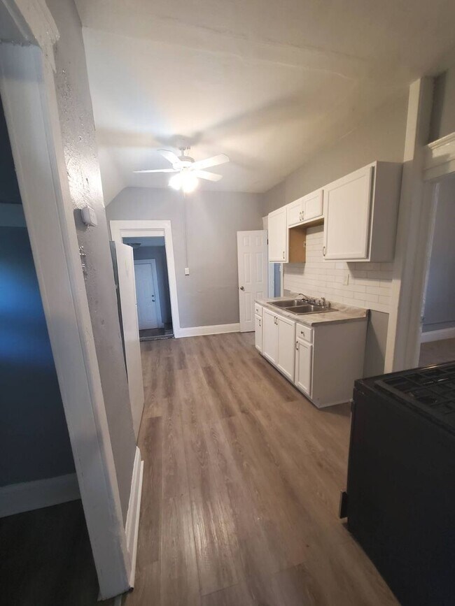 Building Photo - 3668 W 48th St