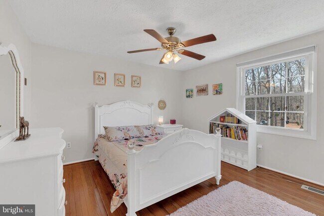 Building Photo - 8271 Raindrop Way