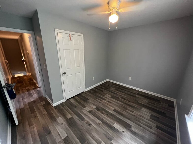 Building Photo - Room in Duplex on Jones Ave NW