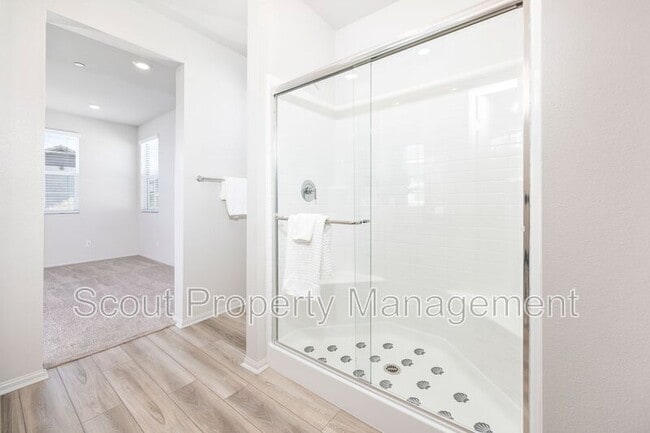 Building Photo - 40383 Birchfield Dr
