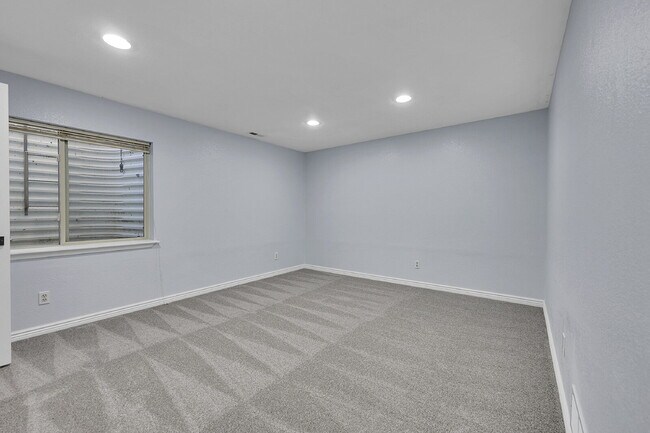 Building Photo - $3,650 - 4 Bed, 4 Bath Home with 4 Car Gar...
