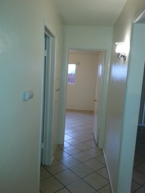 Building Photo - 1 Mo Free REBATE! La Mesa: SPACIOUS 2BR/1B...