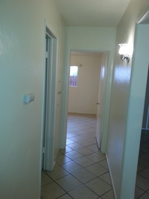 Building Photo - SPACIOUS 2BR/1BA Unit with private Yard.
