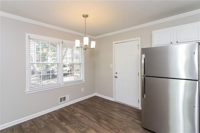 Building Photo - 230 Sweetwater Cir