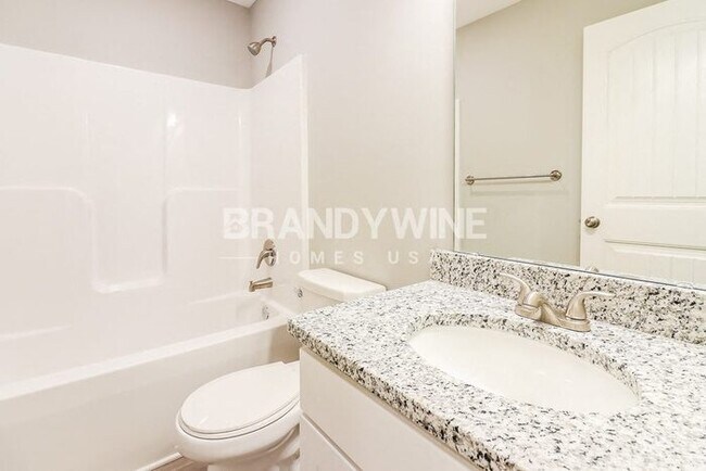 Building Photo - 702 Poplar Cir