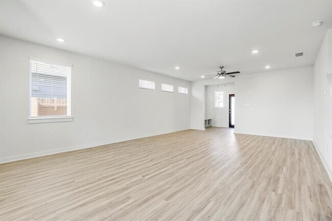 Building Photo - 223 Garner Dr