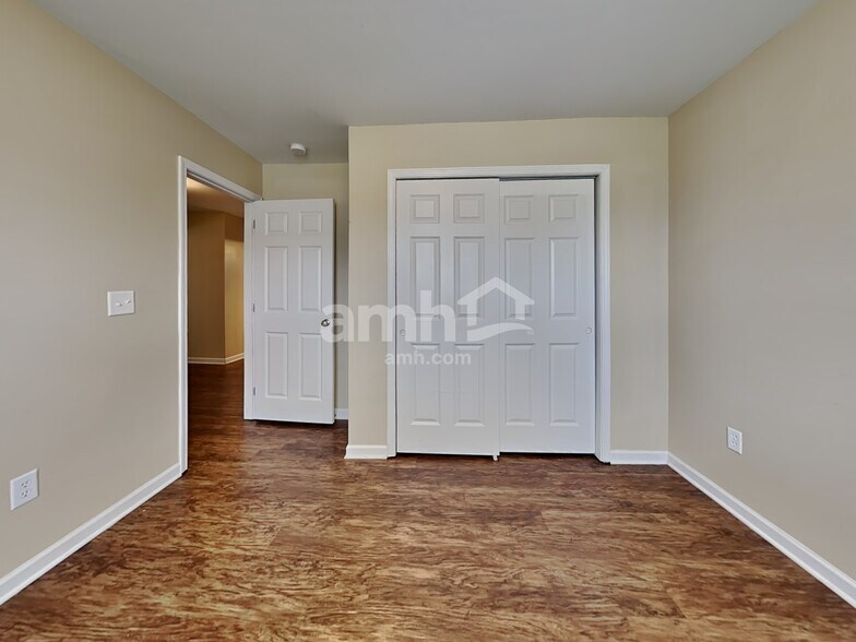 Building Photo - 400 Stoney Field Dr
