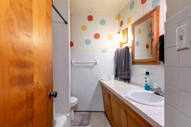 Building Photo - 1944 Hunting Ave