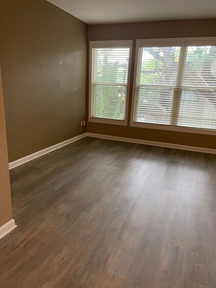 Building Photo - 5517 Interbay Blvd