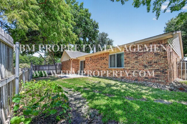 Building Photo - 407 Woodhurst Dr