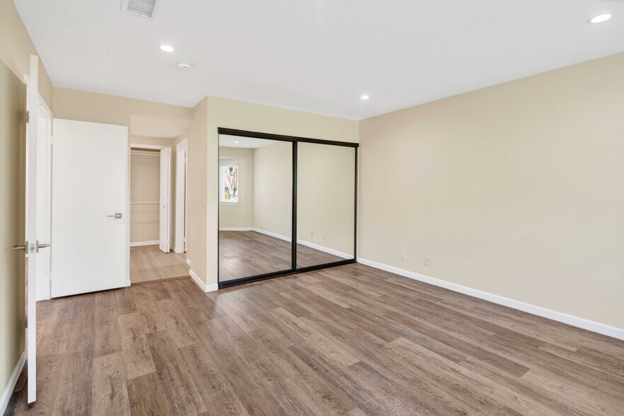 Building Photo - 19539 Shadow Springs Way