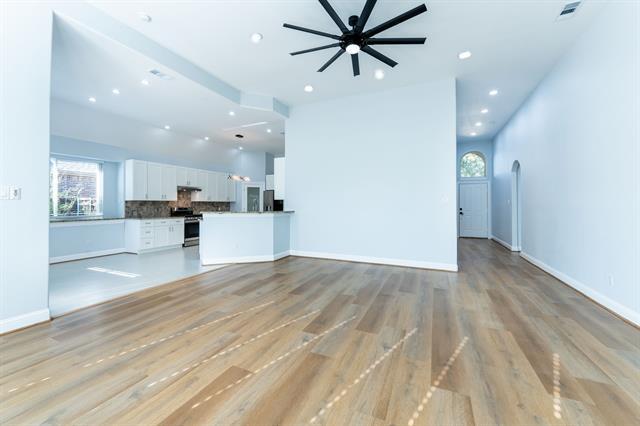 Building Photo - 6605 Baycrest Cir