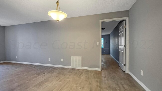 Building Photo - 318 Sun Dial Ct