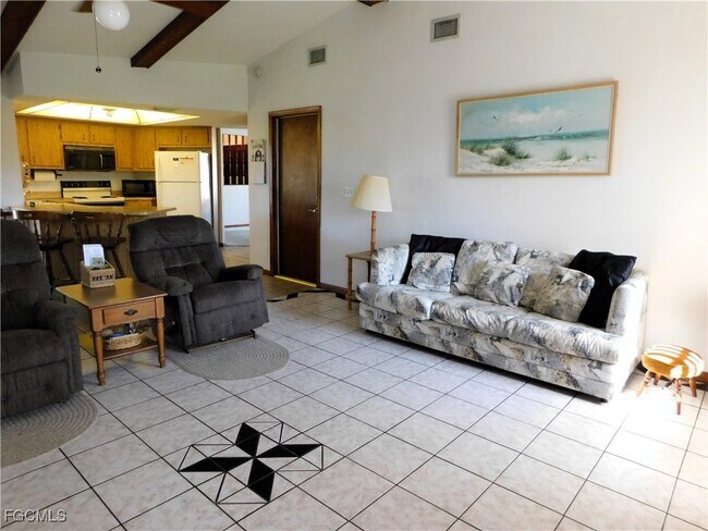 Building Photo - 904 SE 18th St