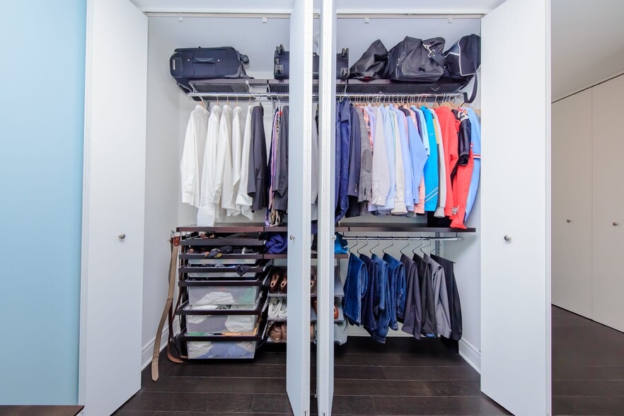 Master Closet - 200 N Dearborn St