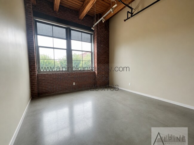 Building Photo - River Market Loft, Secured Parking