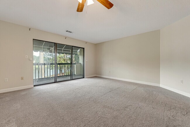 Building Photo - 208 Southlake Ct