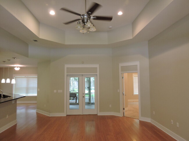 Building Photo - 124 Fairway Dr