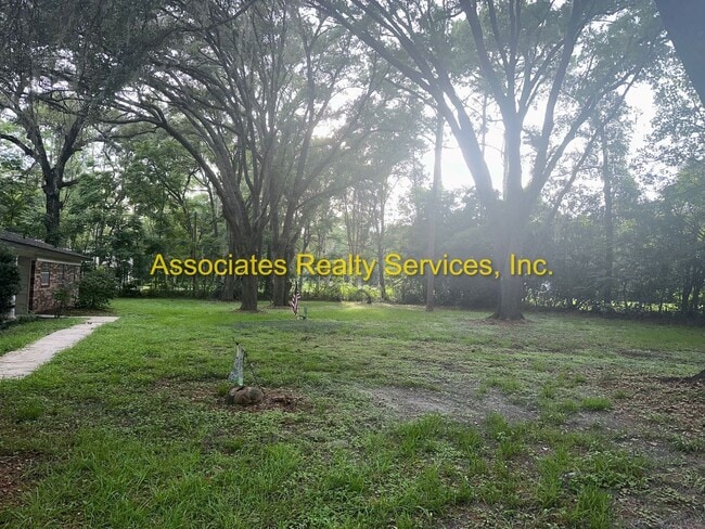 Building Photo - Three bedroom, two bath - 1720 Sq. ft., Acre lot