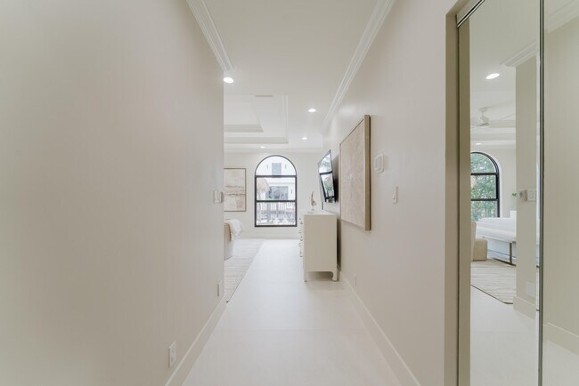Building Photo - 749 NE 71st St