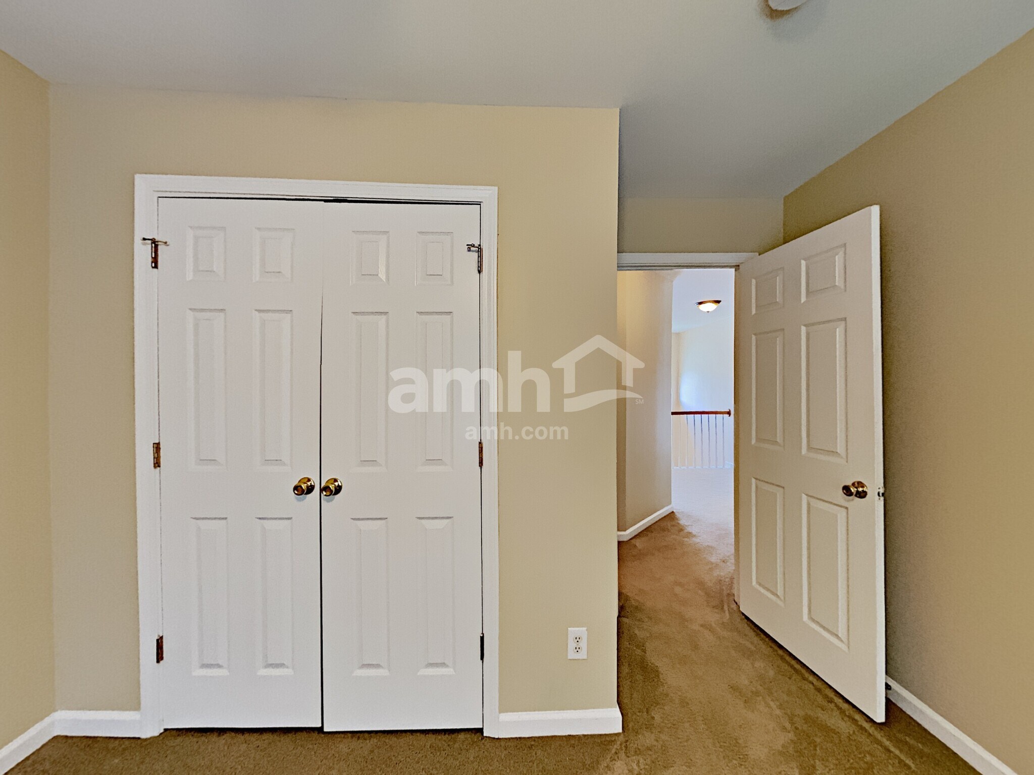 Building Photo - 3305 Maple Terrace Dr