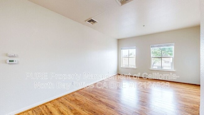 Building Photo - 110 5th St