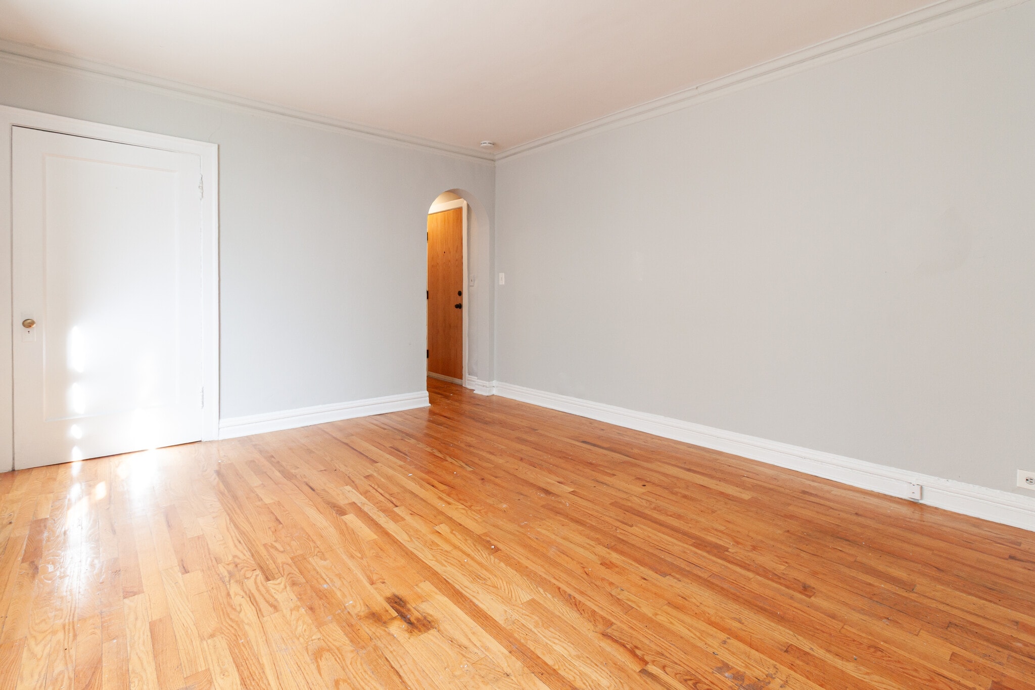 Building Photo - 435 W Roscoe St