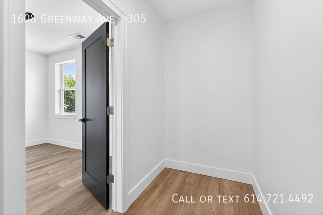 Building Photo - 1608 Greenway Ave