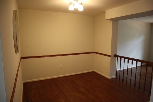 Building Photo - Fantastic 3 BR/2.5 BA Townhome minutes from Rio Lakefront. Ready Mid-May