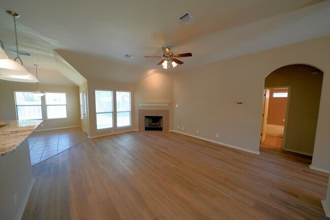 Building Photo - Move-In Ready Property Now Available in Selma, TX! - Realtor Commission: $600