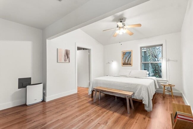 Building Photo - 3007 E 18th St