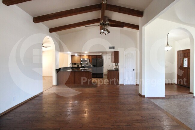 Building Photo - 2827 E Adobe St