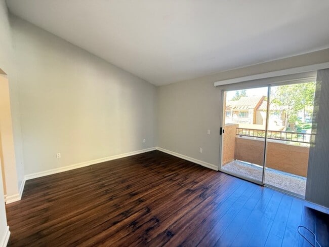 Building Photo - Beautiful 2-Bedroom Condo in Desirable Ran...