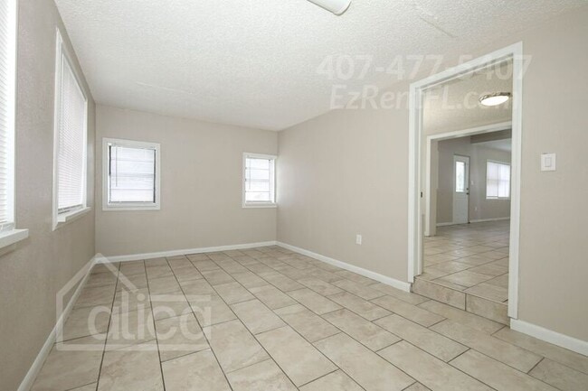 Building Photo - 5604 Cortez Dr
