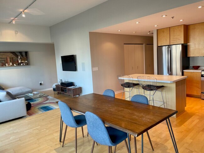 Building Photo - 929 Portland Ave