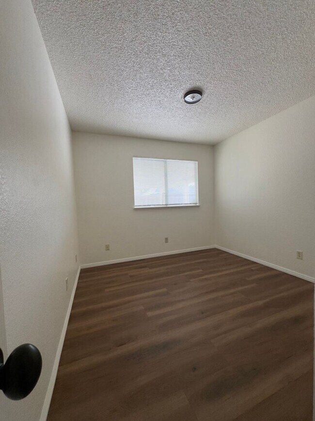 Building Photo - Located in a great neighborhood 4Bdm 2Ba Home With 2Car Garage