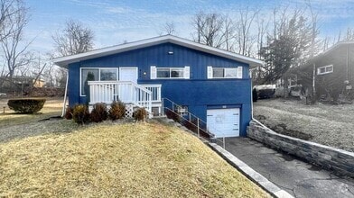 Building Photo - 404 Garden City Dr