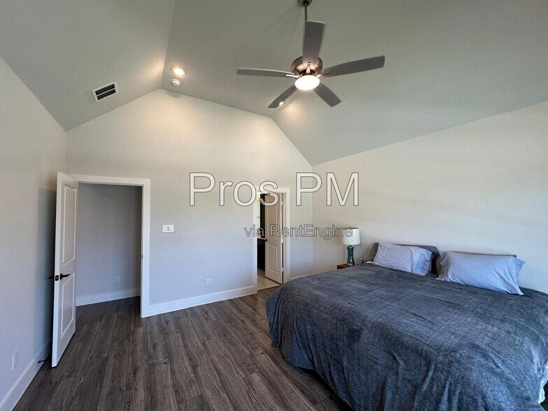 Building Photo - 2189 Glacier Dr