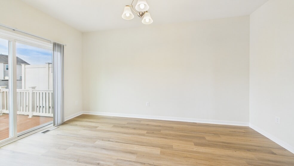 Building Photo - 5423 Saint Rita Dr
