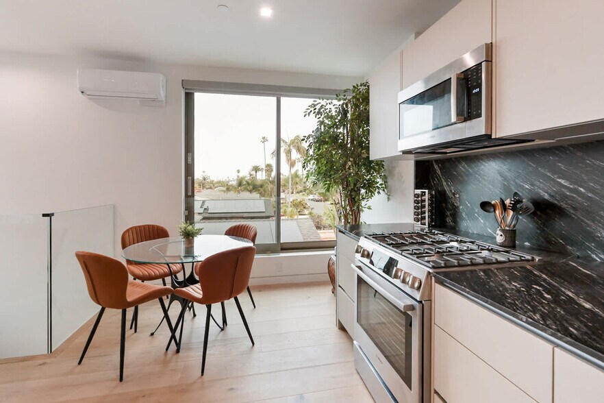 Building Photo - 5511 Los Robles Dr
