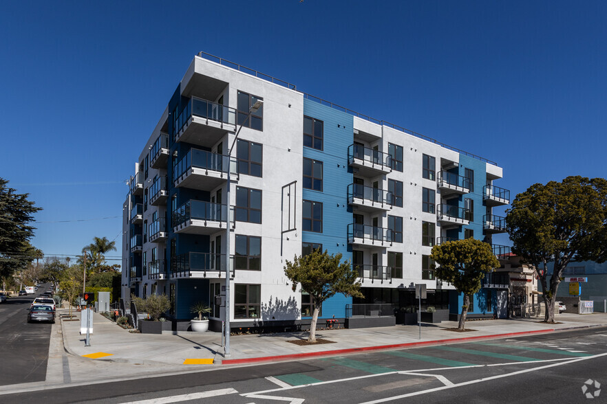 Building Photo - The Charlie Mar Vista