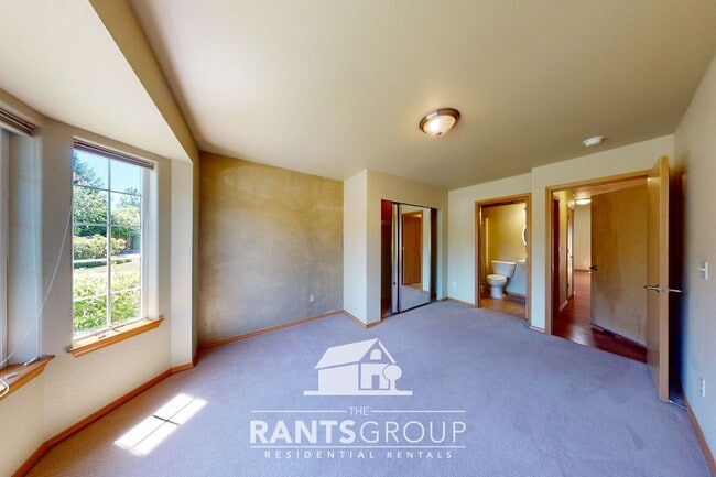 Building Photo - Well-Maintained 2-Bed / 2-Bath Home with A...