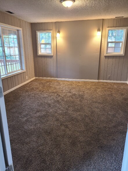 Building Photo - 4800 SW 160th Ave